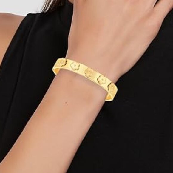 Neiman Marcus 14K Gold Plated Stainless Steel Clover Bangle Bracelet - Picture 1 of 3